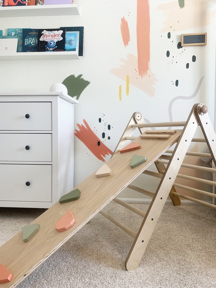 How to fill a big bedroom wall in girls room – How we designed our daughters big girl room